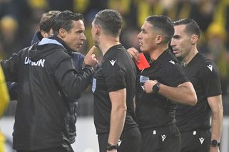 Divočina v předkole Ligy mistrů. Hráči a předseda klubu se sápali na rozhodčího - Sport.cz